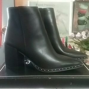 Qupid Booties (NWOT)